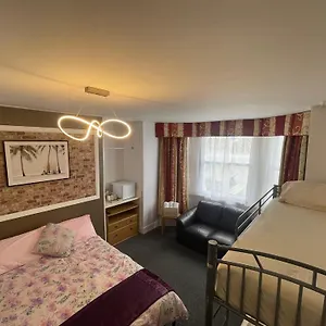 Backpackers & 2* Blackpool