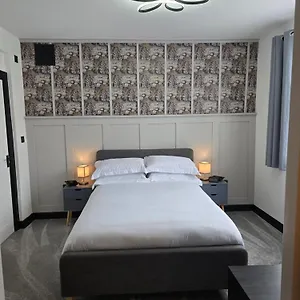 Double With Ensuite Bathroom Feltham